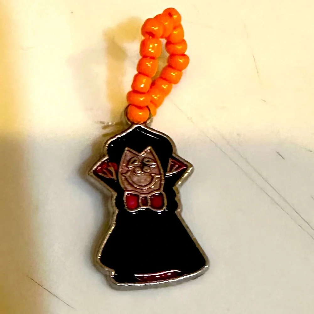 VTG VAMPIRE DRACULA BEADED RING CHARM HALLOWEEN JEWELRY HANG ON NECKLACE CORD .5